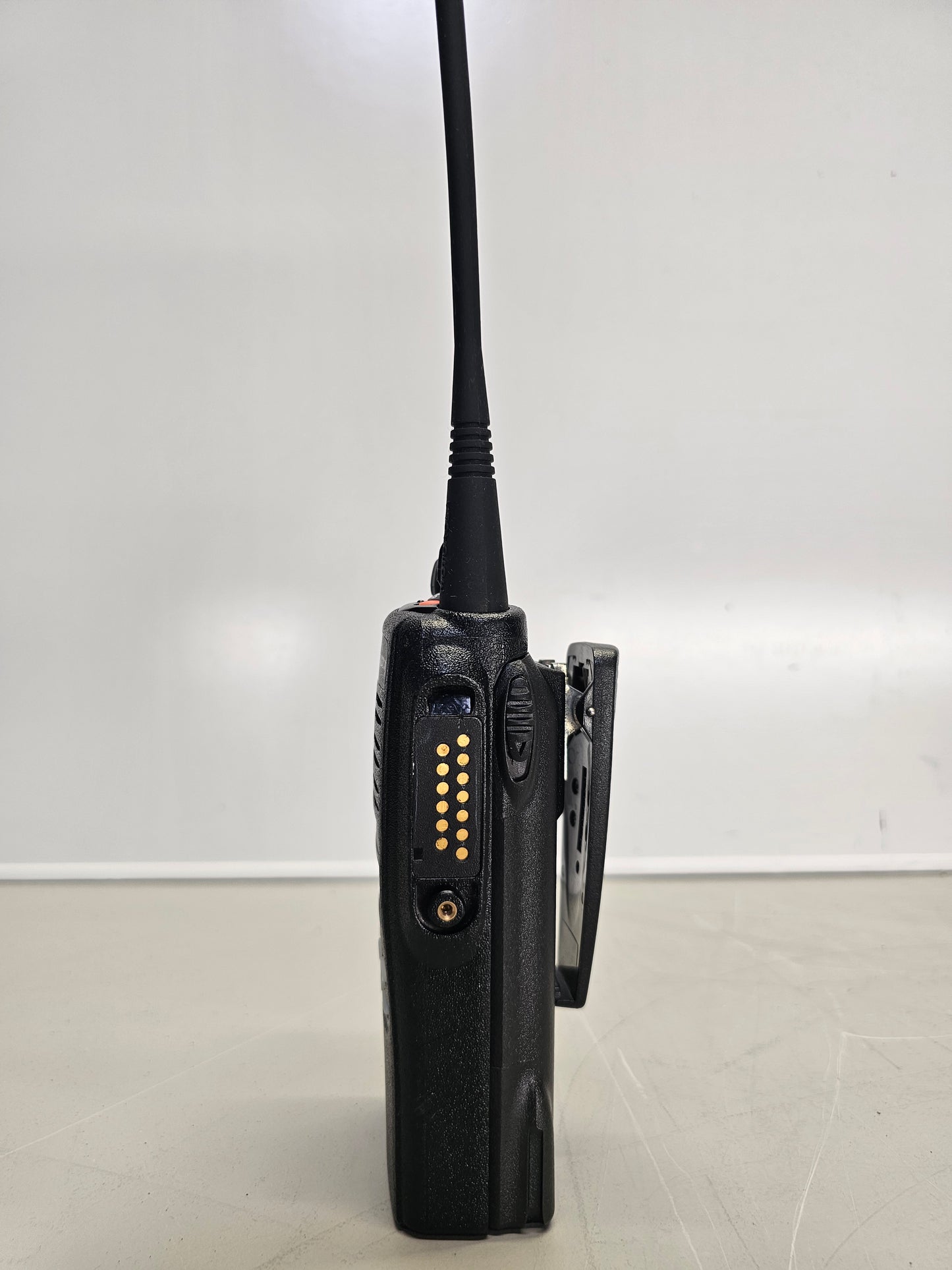 Motorola HT1250 LS+ UHF 403-470 MHz 16 Channel 4 Watt Limited Keypad 6 Pack
