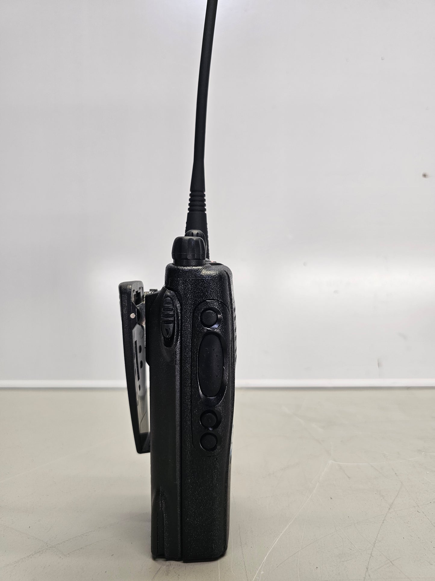 Motorola HT1250 LS+ UHF 403-470 MHz 16 Channel 4 Watt Limited Keypad 6 Pack