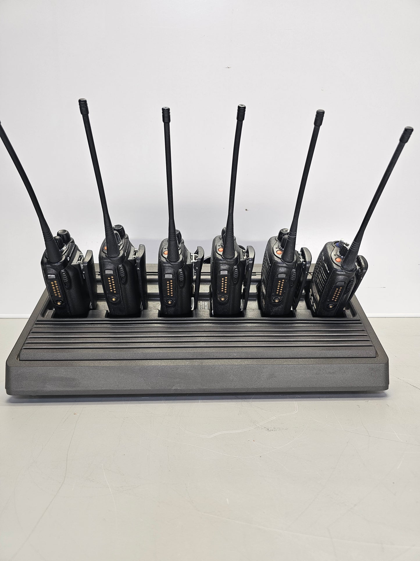 Motorola HT1250 LS+ UHF 403-470 MHz 16 Channel 4 Watt Limited Keypad 6 Pack