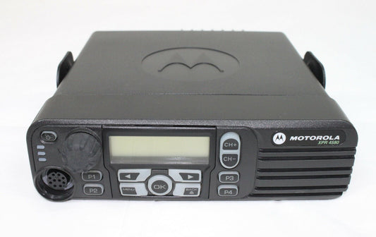 Motorola MotoTRBO XPR4580 XPR 4580 800/900 Mhz 160 CH 35W SMARTNET w/ DTMF Mic