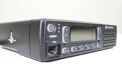 Motorola MOTOTRBO CM300d ANALOG 25W UHF 99ch 403-470 MHz Mobile