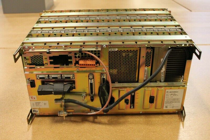 Motorola Repeater Quantar UHF 403-433 Mhz Range 1 110 Watt