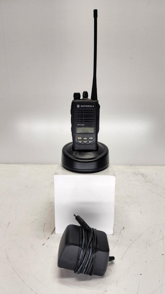 Motorola HT1250 UHF 450-512 Mhz 128 Channels 4W AAH25SDF9AA5AN