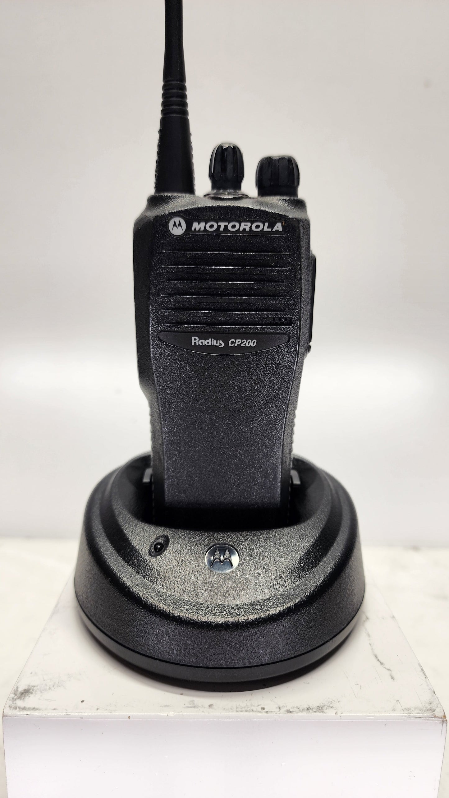 Motorola CP200 UHF Radio 16 Channels (438-470 Mhz)