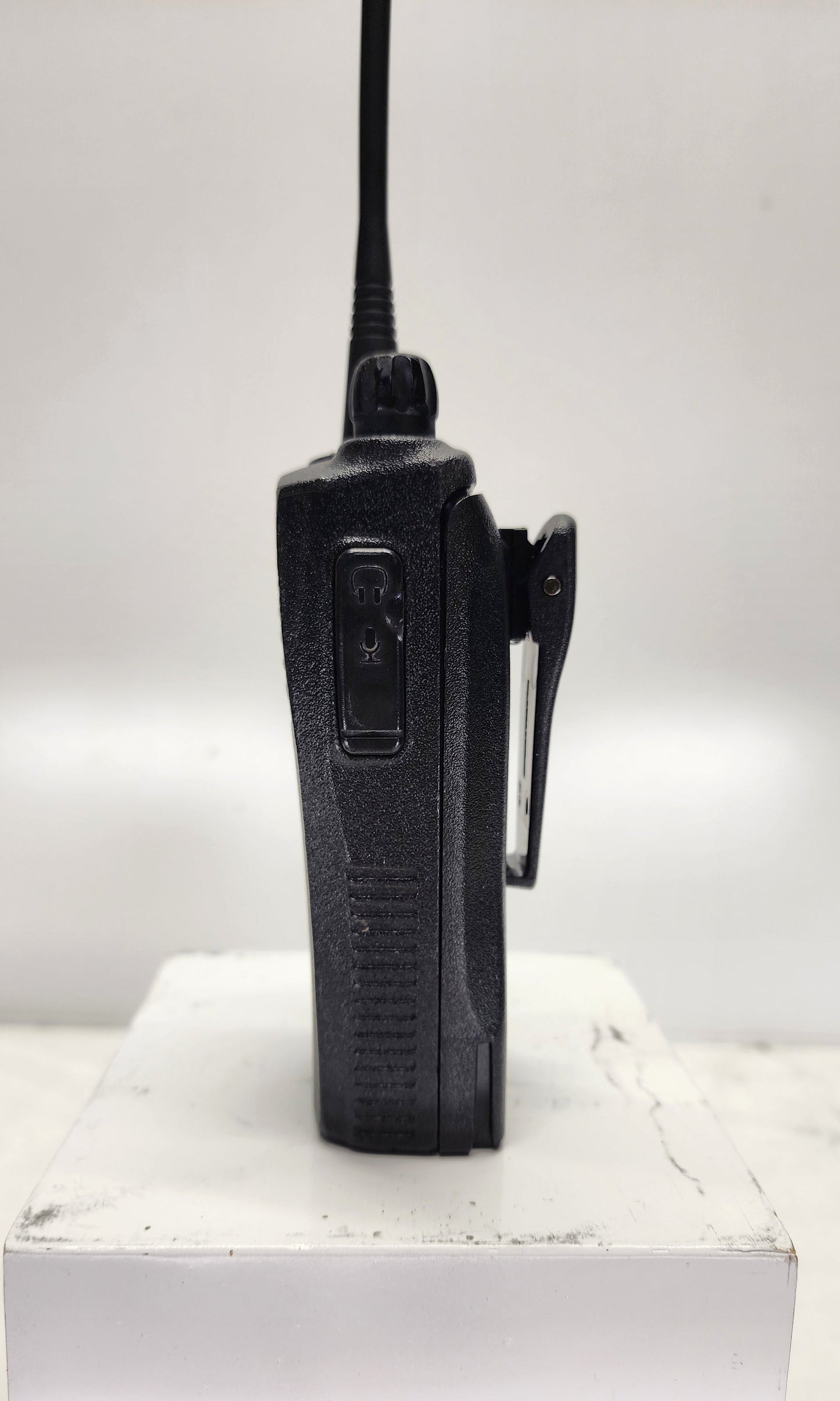 Motorola CP200 UHF Radio 16 Channels (438-470 Mhz)