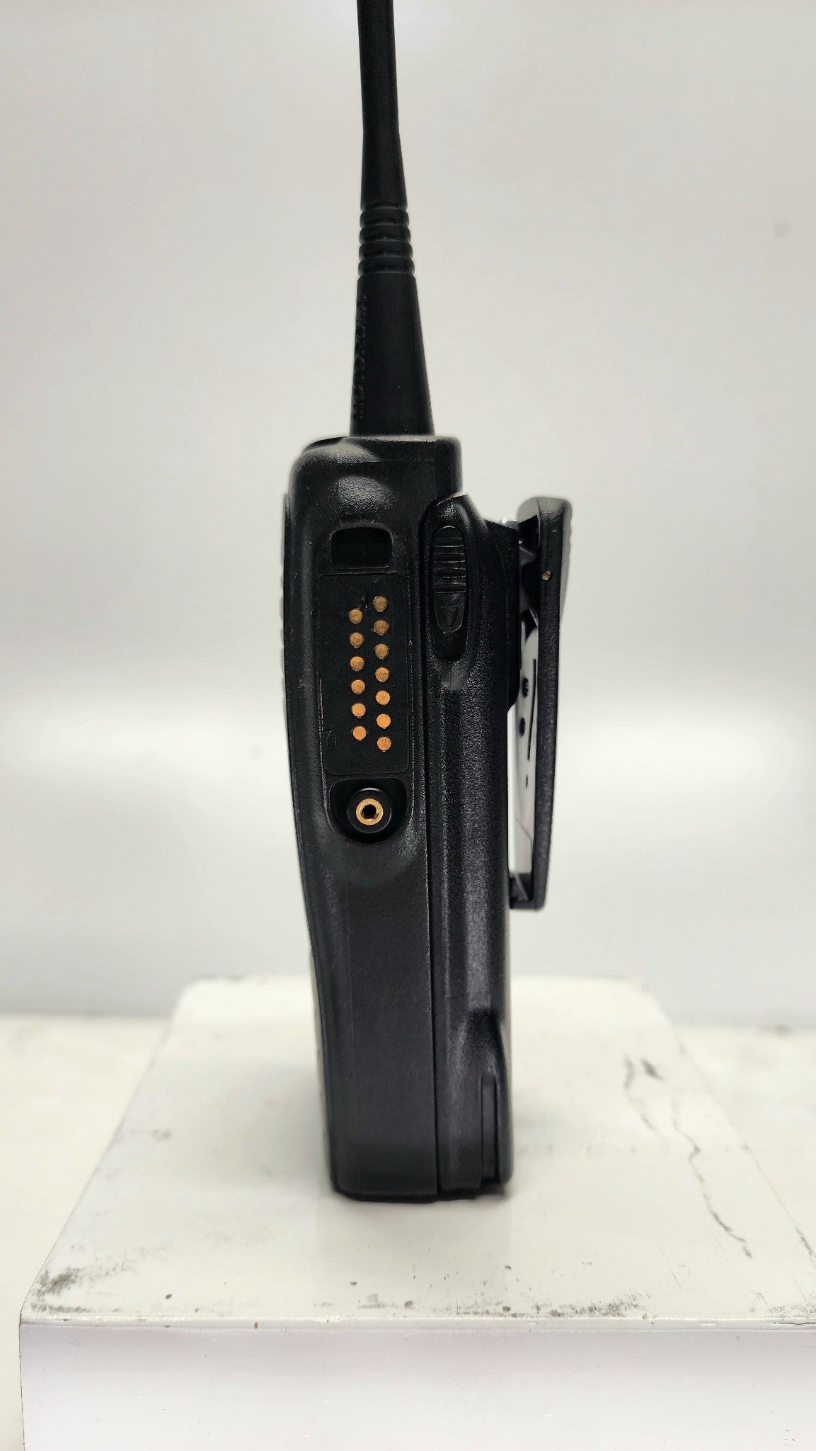 Motorola HT1250 LS+ UHF 32 Ch Radio 450-512MHz Full Keypad AAH25SDH9DP6AN