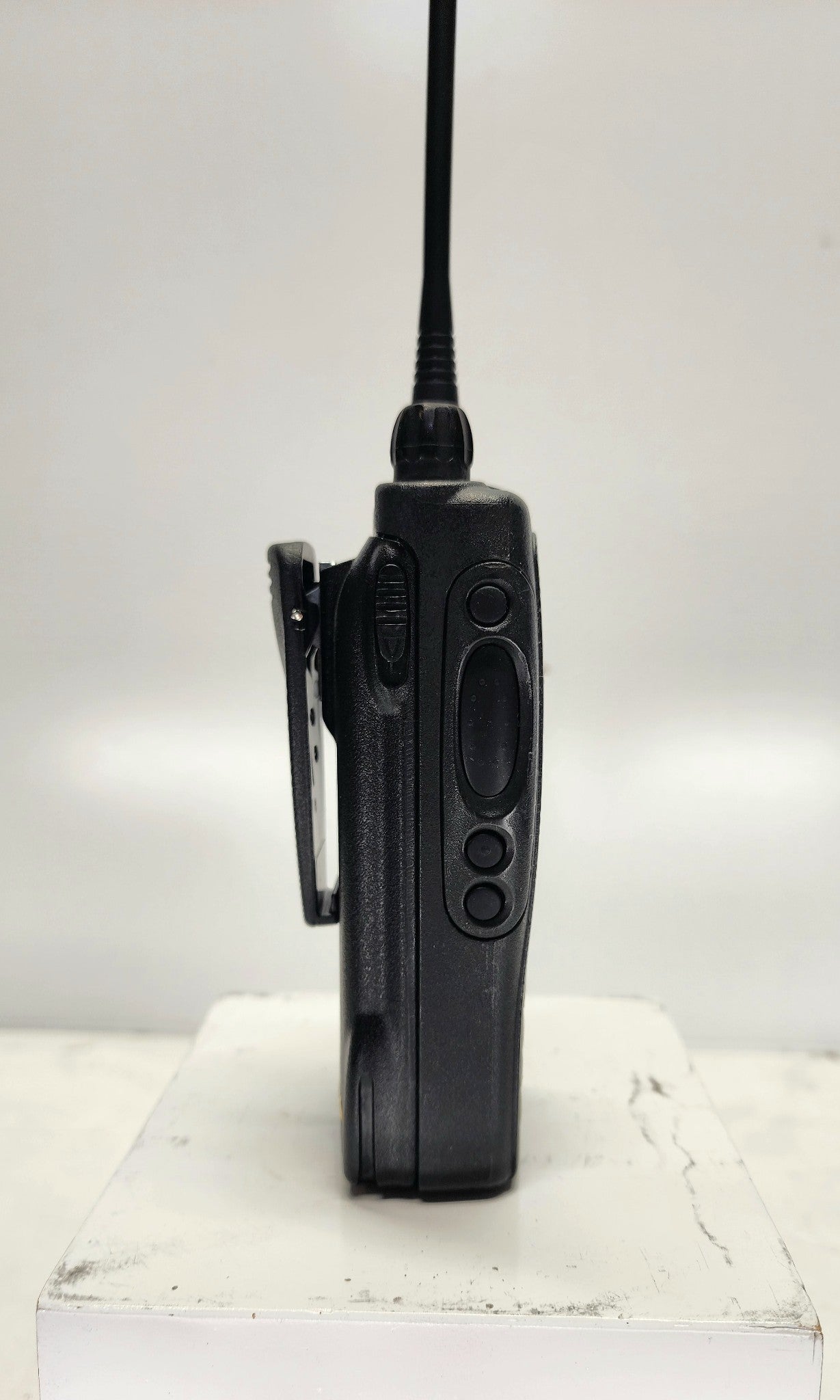 Motorola HT1250 LS+ UHF 32 Ch Radio 450-512MHz Full Keypad AAH25SDH9DP6AN