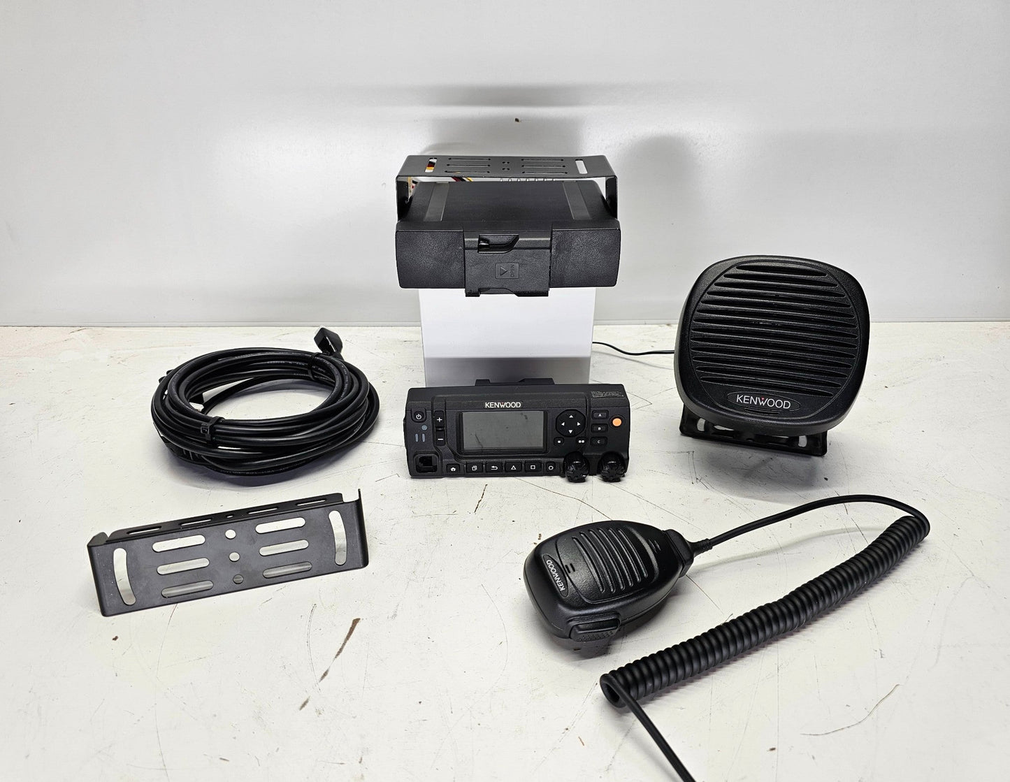 Kenwood NX-5800 UHF (450-520 MHz) 45W 1024 CH w/ KCH-20R Remote Head