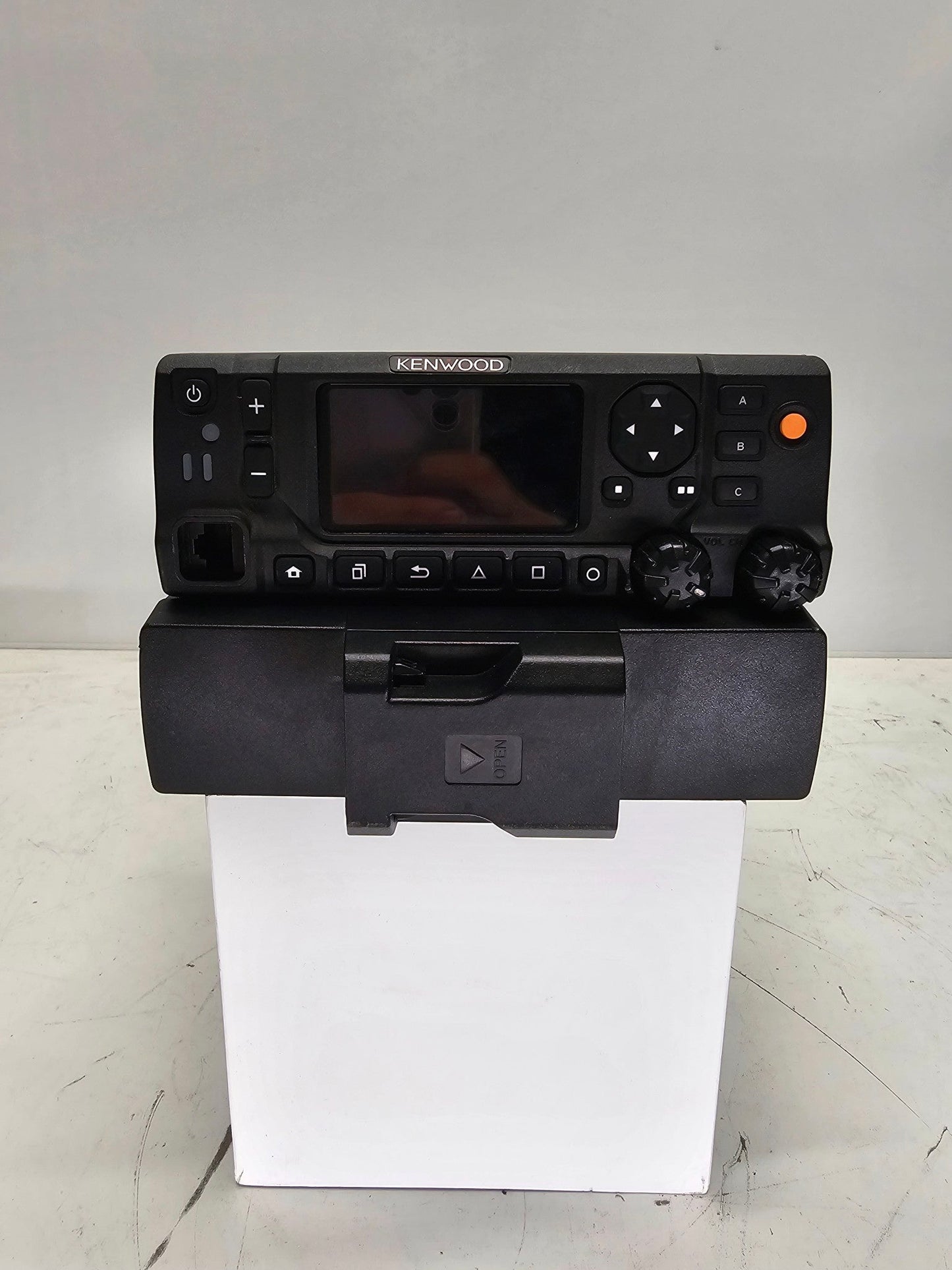 Kenwood NX-5800 UHF (450-520 MHz) 45W 1024 CH w/ KCH-20R Remote Head