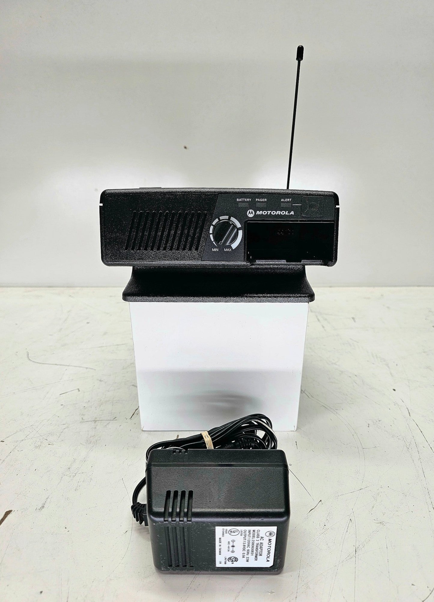 Motorola Minitor V Pager Amplified Charger Base RLN5869C (NEW)