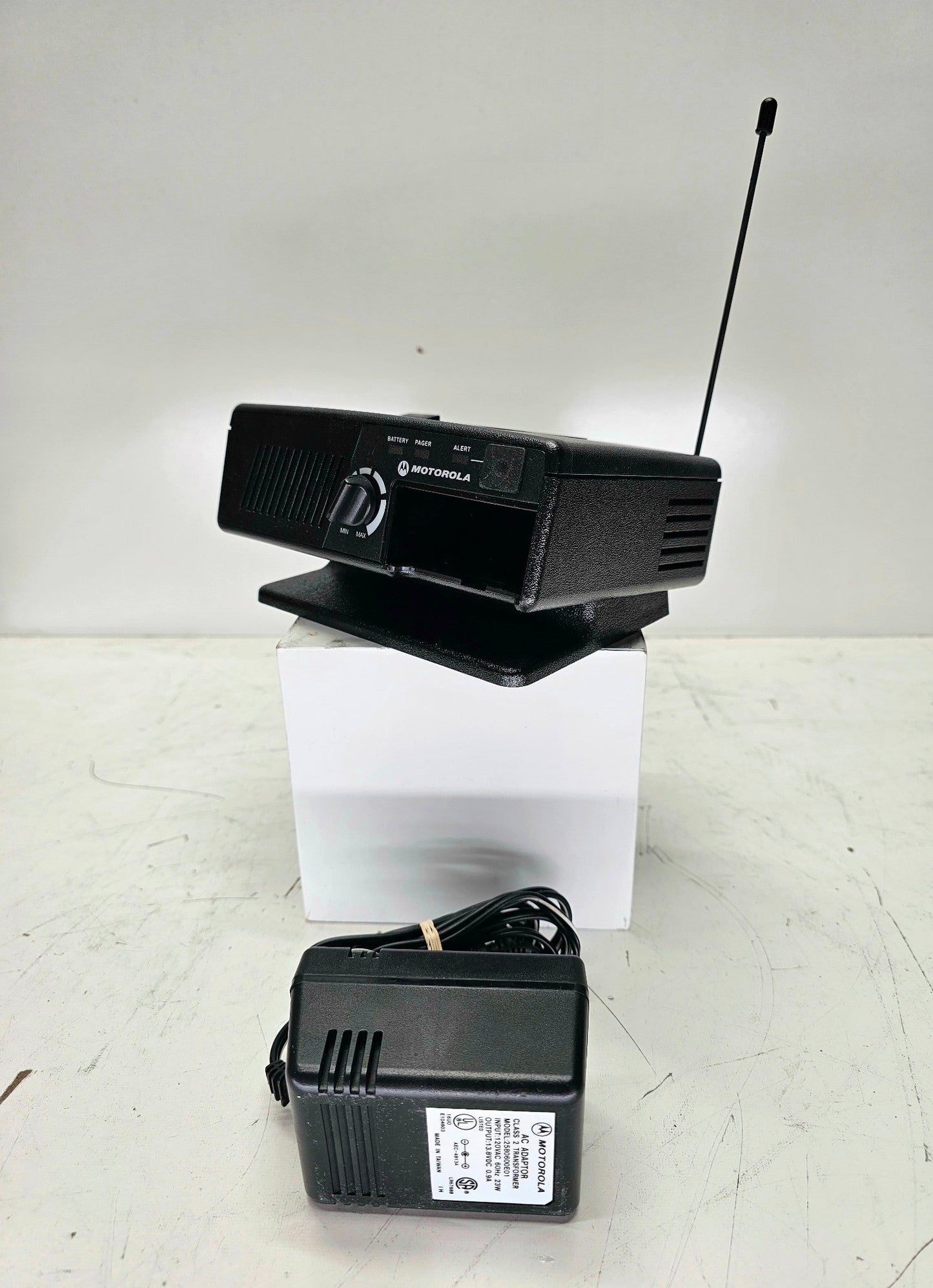 Motorola Minitor V Pager Amplified Charger Base RLN5869C (NEW)