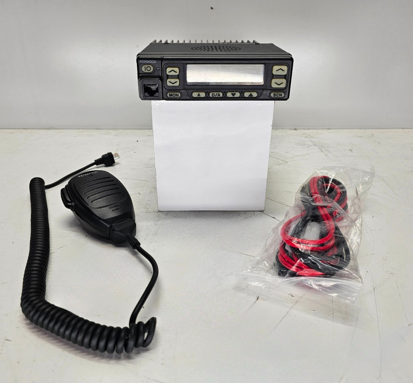 Kenwood TK863G TK-863G UHF 450-490 MHz 600 Channel 25 Watt (Complete Kit)