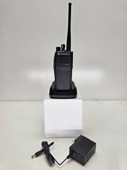 Motorola XPR6350 XPR 6350 TRBO 403-470 MHz 32 Channel 4 Watt (Complete Kit)