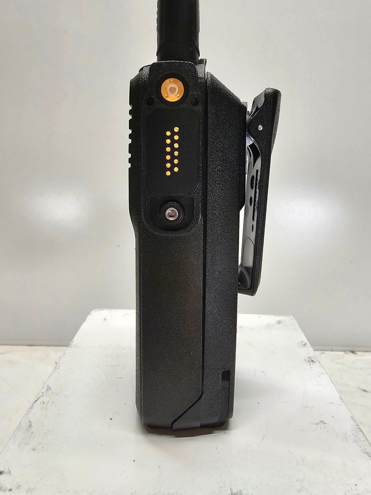 Motorola XPR6350 XPR 6350 TRBO 403-470 MHz 32 Channel 4 Watt (Complete Kit)