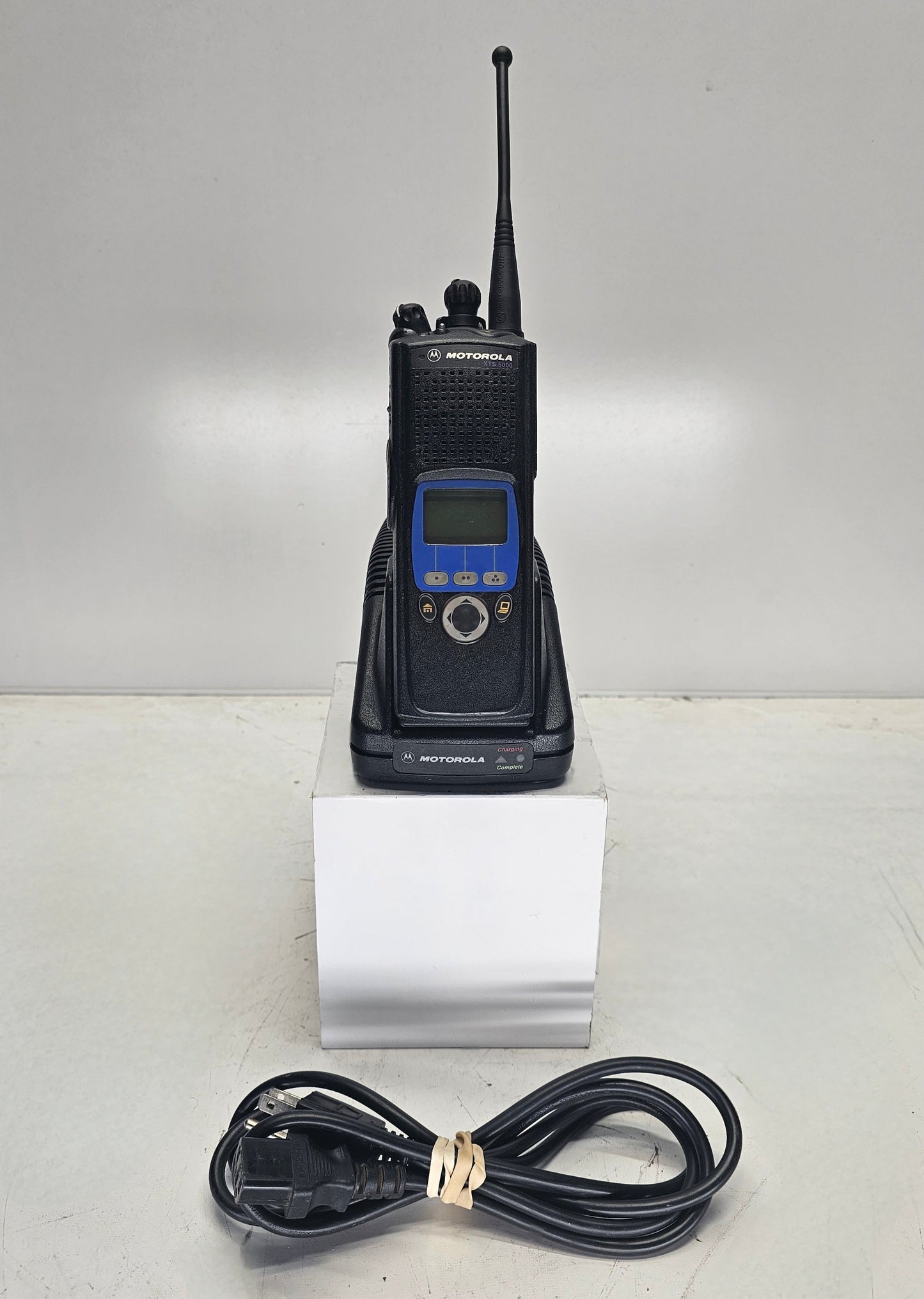 Motorola XTS5000 Model II  UHF 450-520 Mhz 1000 Ch P25 Digital - FAIR CONDITION