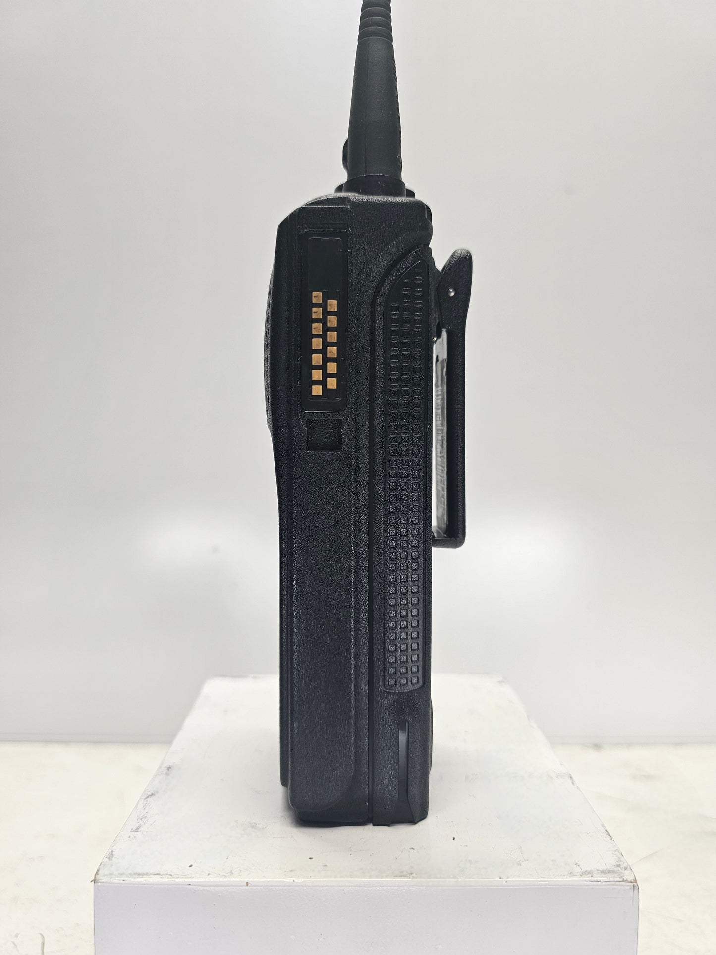Motorola XTS5000 Model II  UHF 450-520 Mhz 1000 Ch P25 Digital - FAIR CONDITION