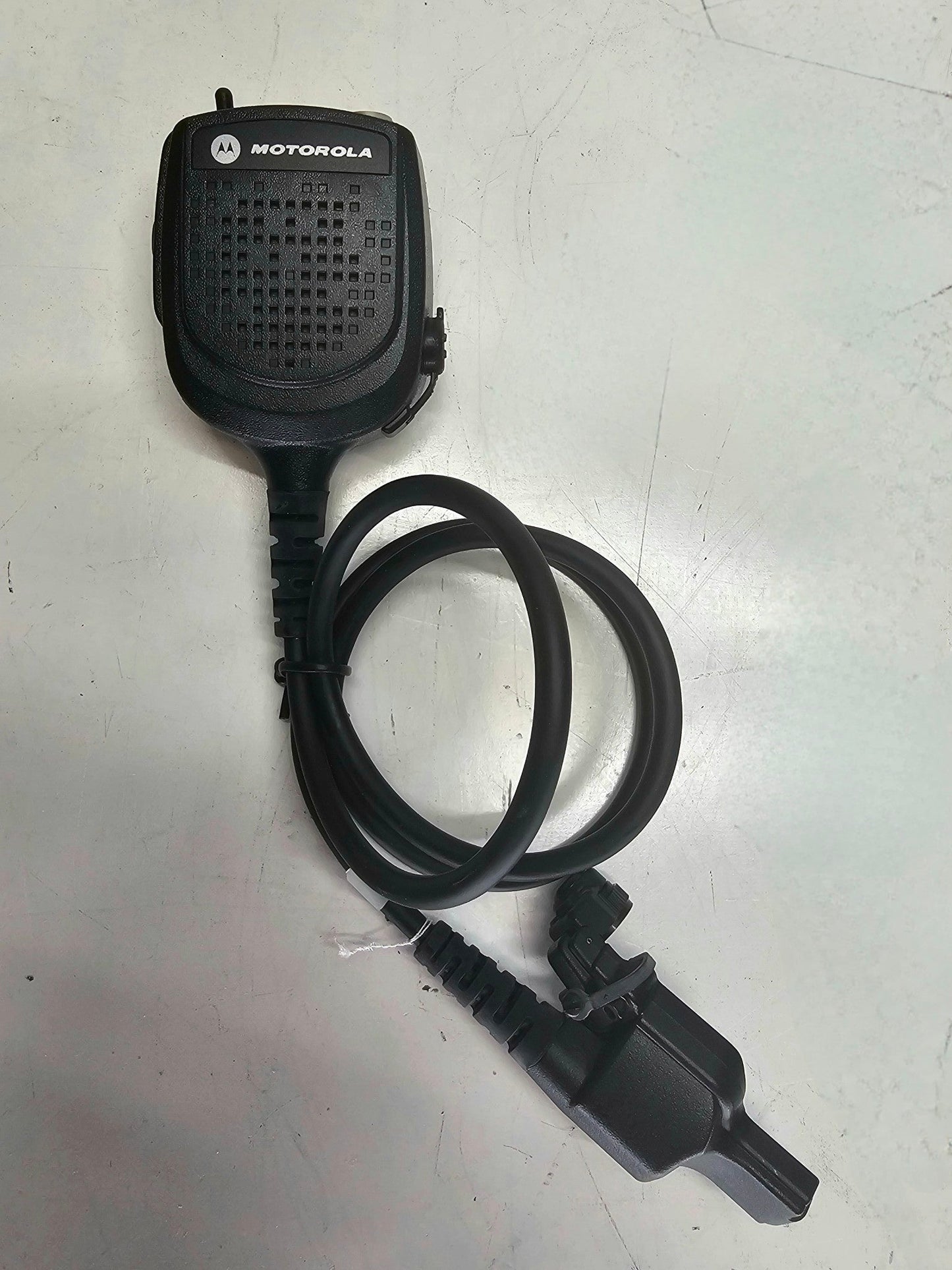 6 Motorola XTS2500 Model 3 700/800 MHz APCO 25 w IMPRESS Gang Charger and 6 Mics
