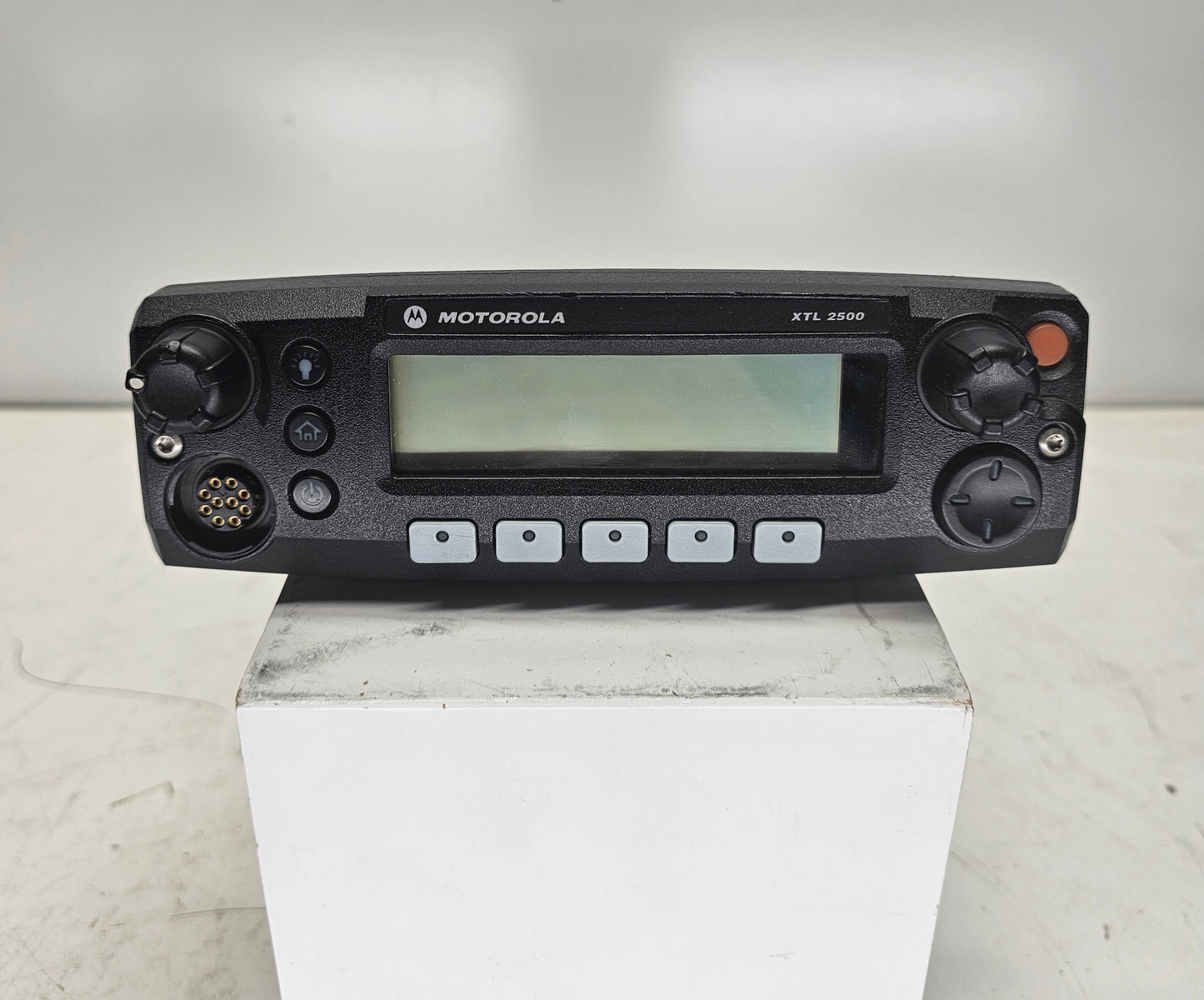 Motorola XTL2500 700/800MHz Mobile Radio (35W) - Remote Mount