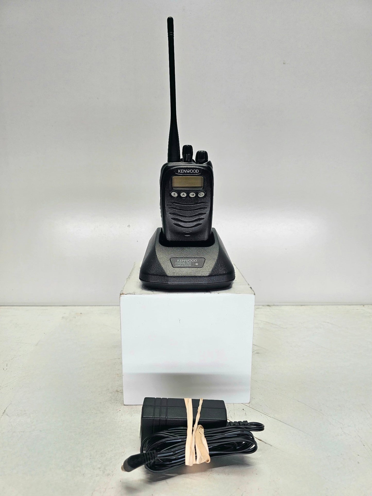 Kenwood TK-3170 TK3170 UHF 450-490 MHz 128 Channel 4 Watt (Complete Kit)
