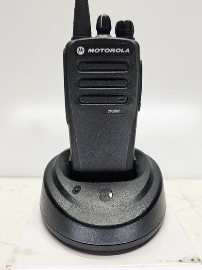 Motorola CP200D UHF 403-470 16 Channel 4 Watt Analog Radio (Complete Kit)