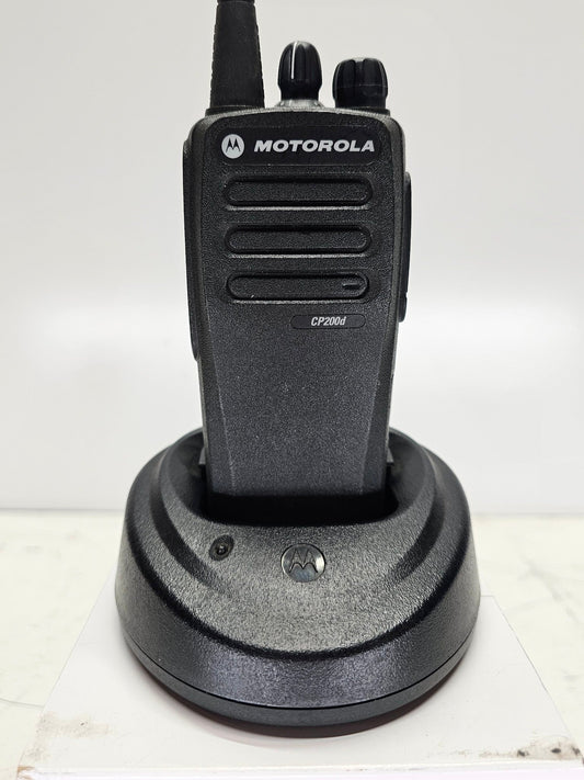 Motorola CP200D UHF 403-470 16 Channel 4 Watt Analog Radio (Complete Kit)