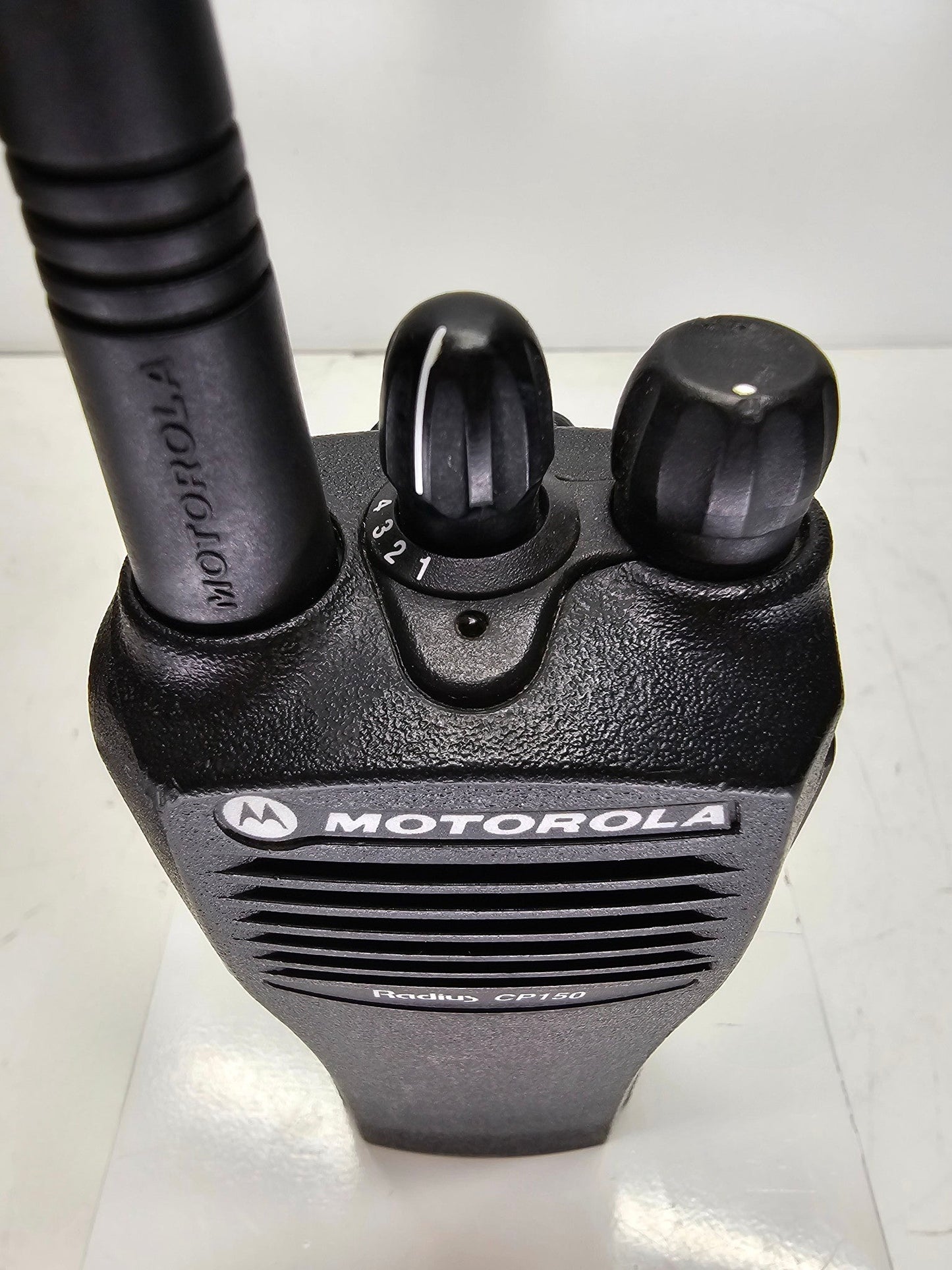 Motorola CP150 VHF 146-174MHz 4 Channel 2 Watt Radio (Complete Kit)