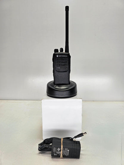 Motorola HT750 VHF 136-174MHz 4 Channel 5 Watt Portable Radio (Complete Kit)