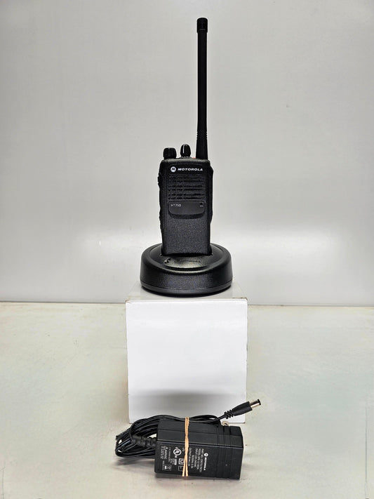 Motorola HT750 VHF 136-174MHz 4 Channel 5 Watt Portable Radio (Complete Kit)