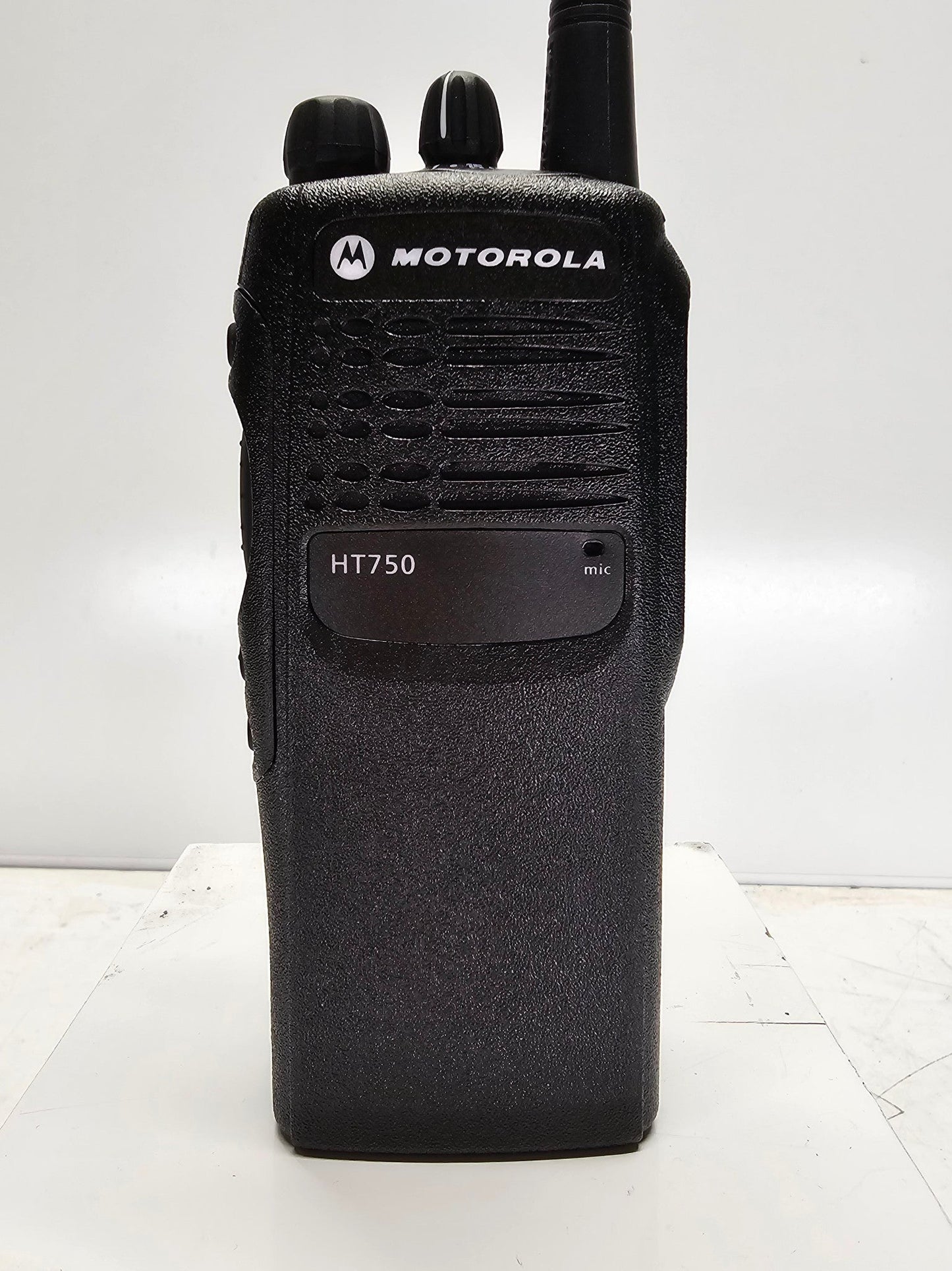 Motorola HT750 VHF 136-174MHz 4 Channel 5 Watt Portable Radio (Complete Kit)