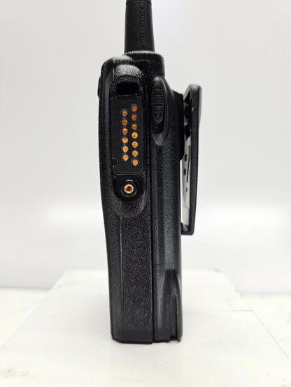 Motorola HT750 VHF 136-174MHz 4 Channel 5 Watt Portable Radio (Complete Kit)