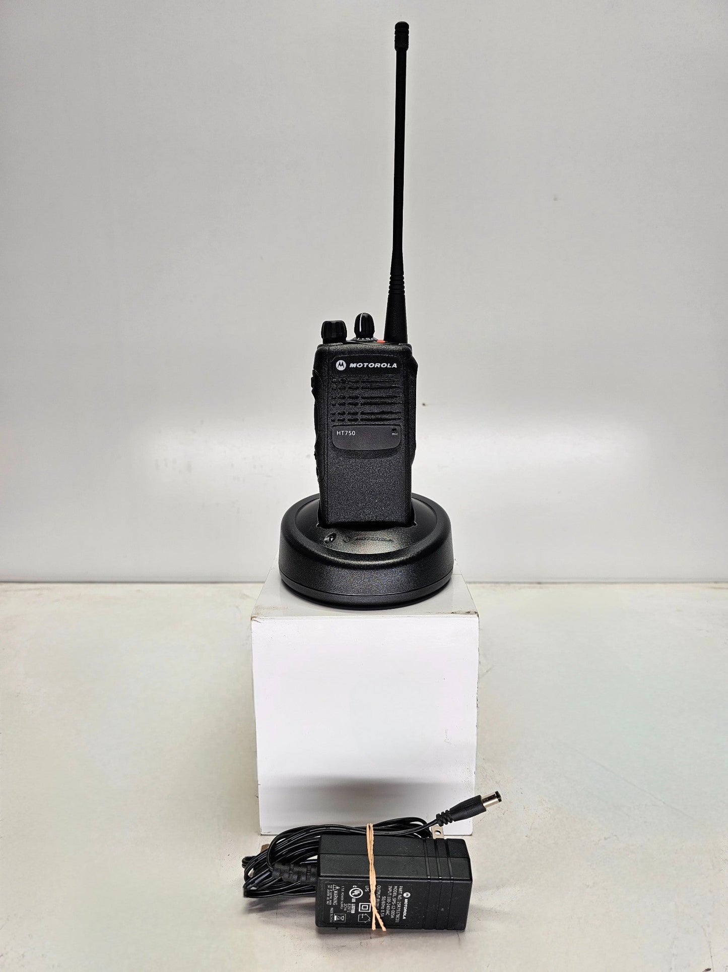Motorola HT750 UHF 450-512 MHz 4 Channel 4 Watt (Complete Kit)