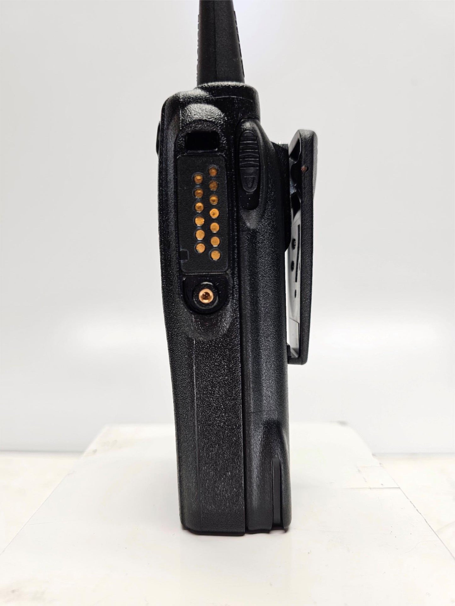 Motorola HT750 UHF 450-512 MHz 4 Channel 4 Watt (Complete Kit)