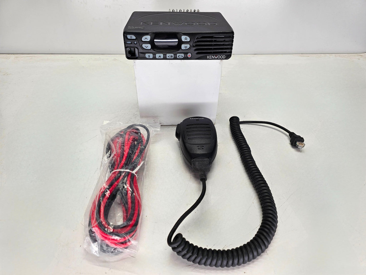 Kenwood TK-D840HUK TK-D840HU-K UHF 450-512 MHz 45 Watt 32 Channel (Complete Kit)