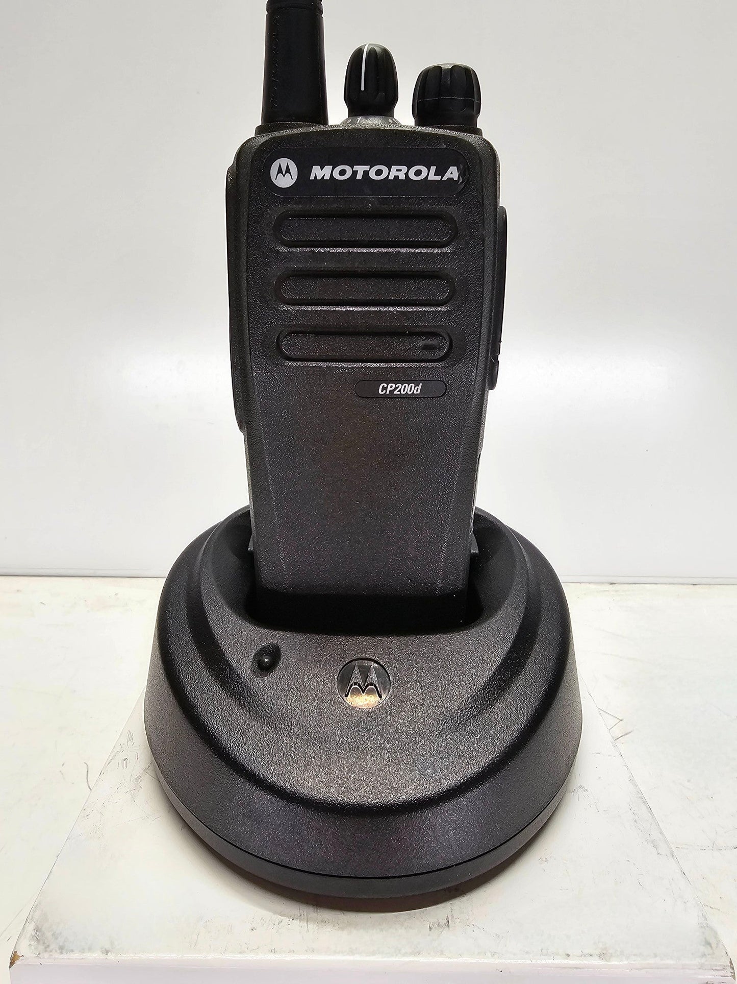 Motorola CP200D - VHF 136-174  MHz 16 Channel 5 Watt Analog Radio (Complete Kit)
