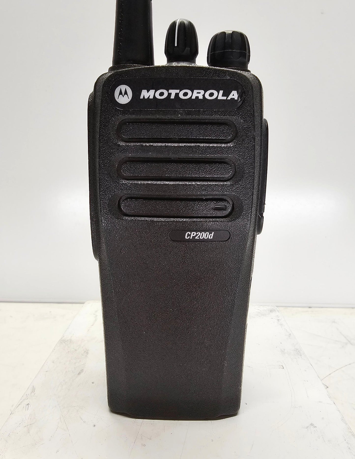 Motorola CP200D - VHF 136-174  MHz 16 Channel 5 Watt Analog Radio (Complete Kit)