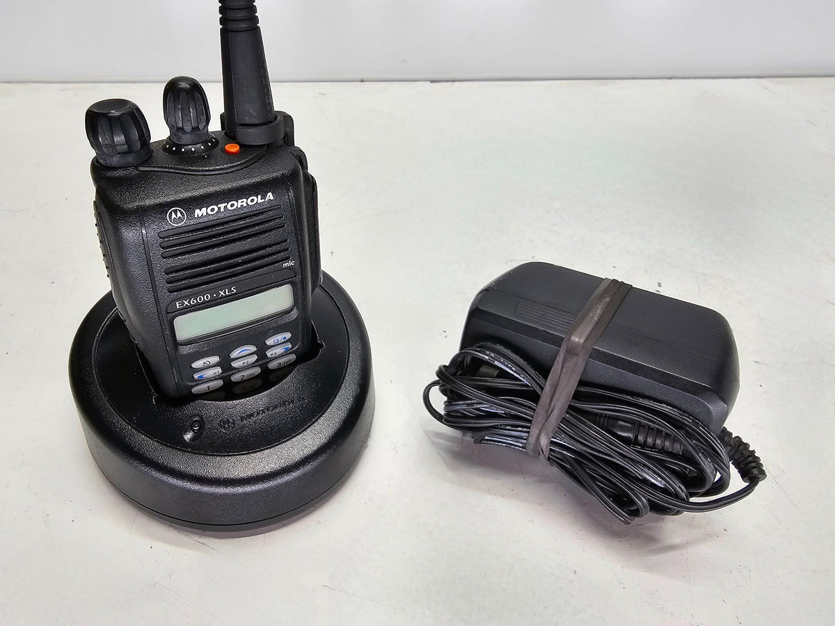 Talkie-walkie Motorola HT1550 XLS UHF 403-470 MHz 4W 160 Canaux FPP - Kit Complet D'occasion