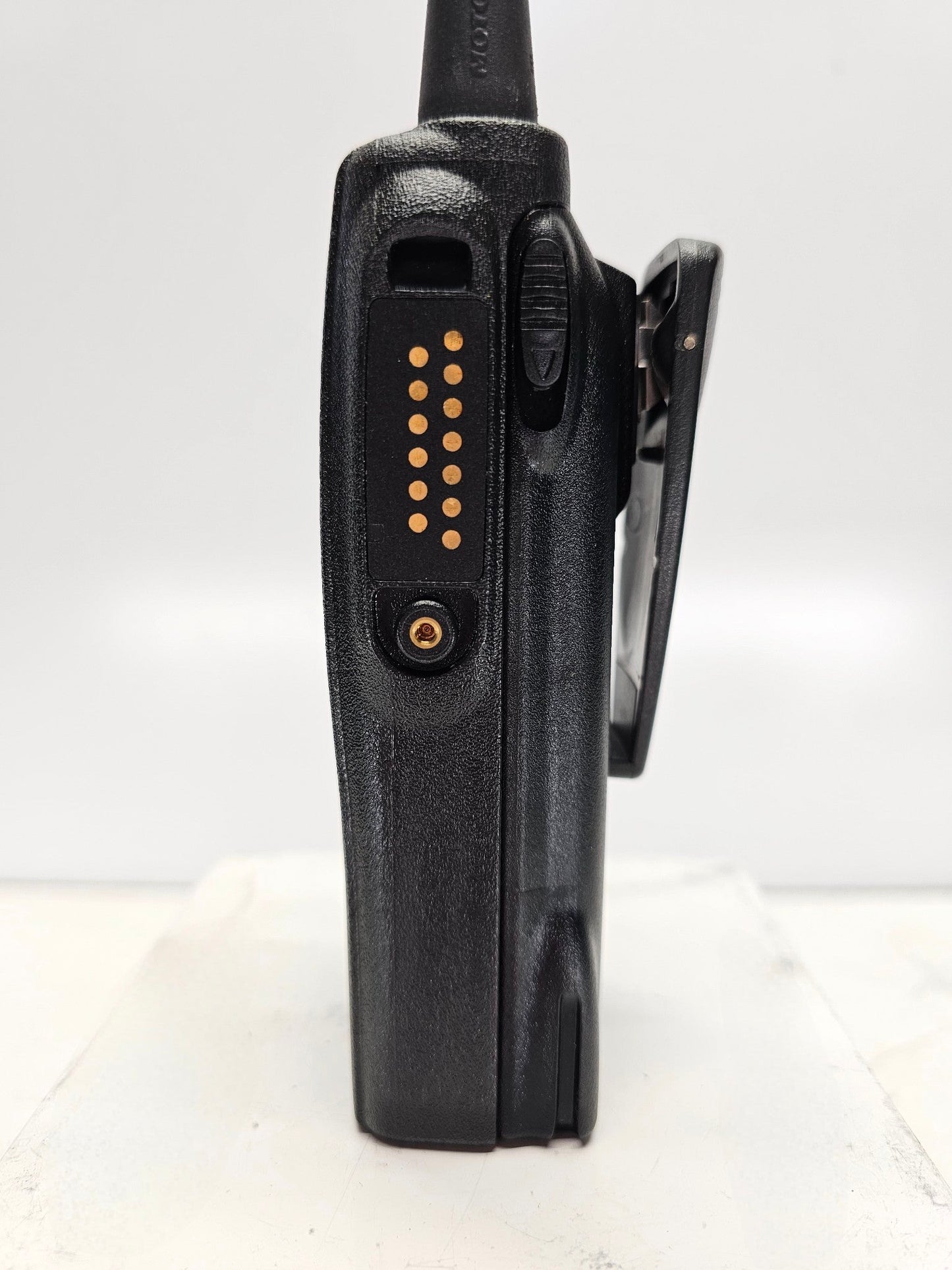 Motorola HT1250 LS+ UHF 403-470 MHz 16 Channel 4 Watt Limited Keypad