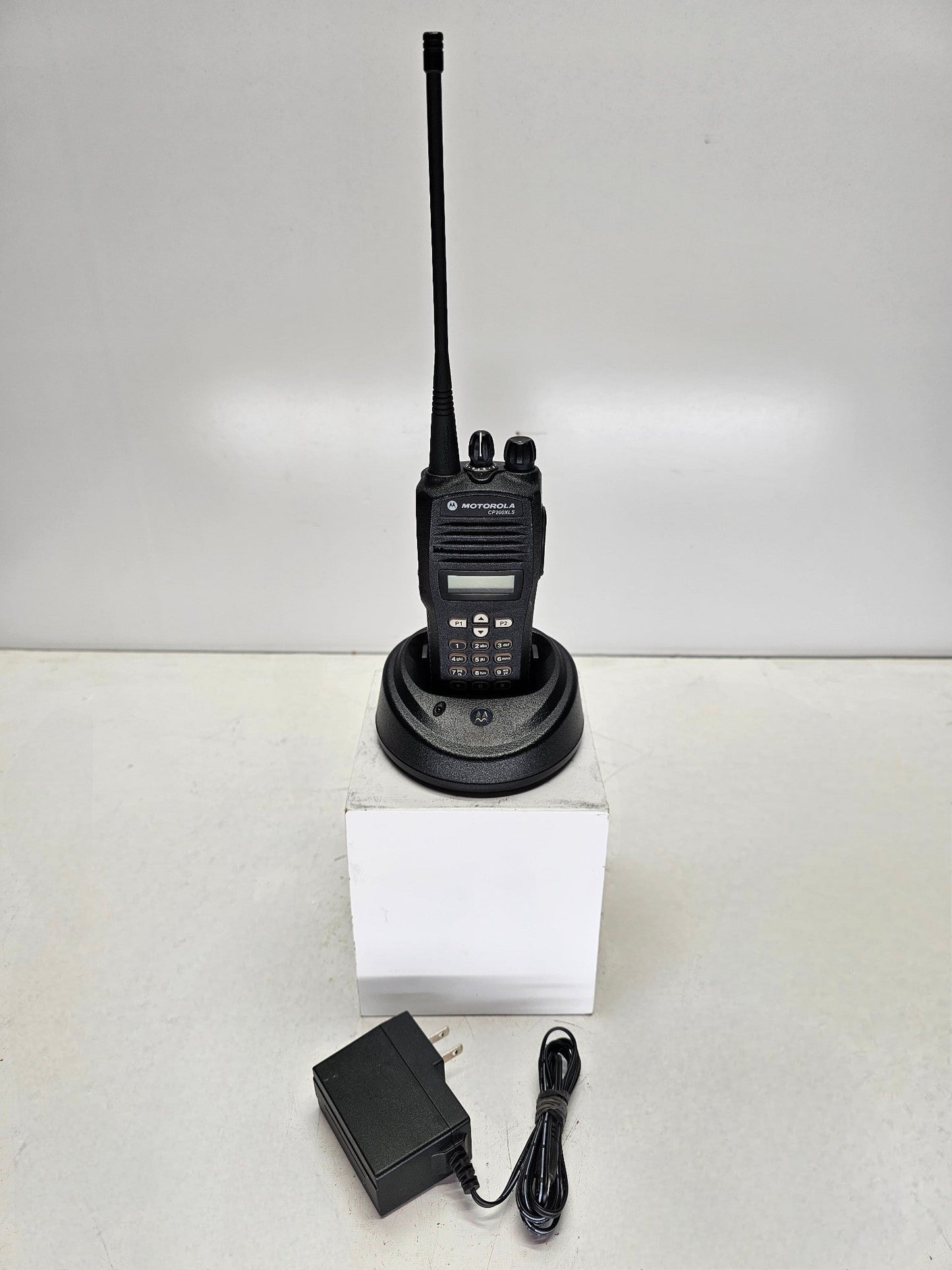 Motorola CP200 XLS UHF 438-470 MHz 128 Channel 4 Watt FULL KEYPAD (Complete Kit)