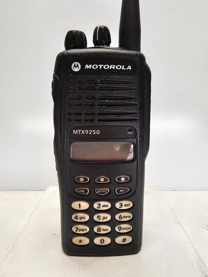 Motorola MTX9250 900 MHz 160 Channel 2.5 Watt Radio (Complete Kit)
