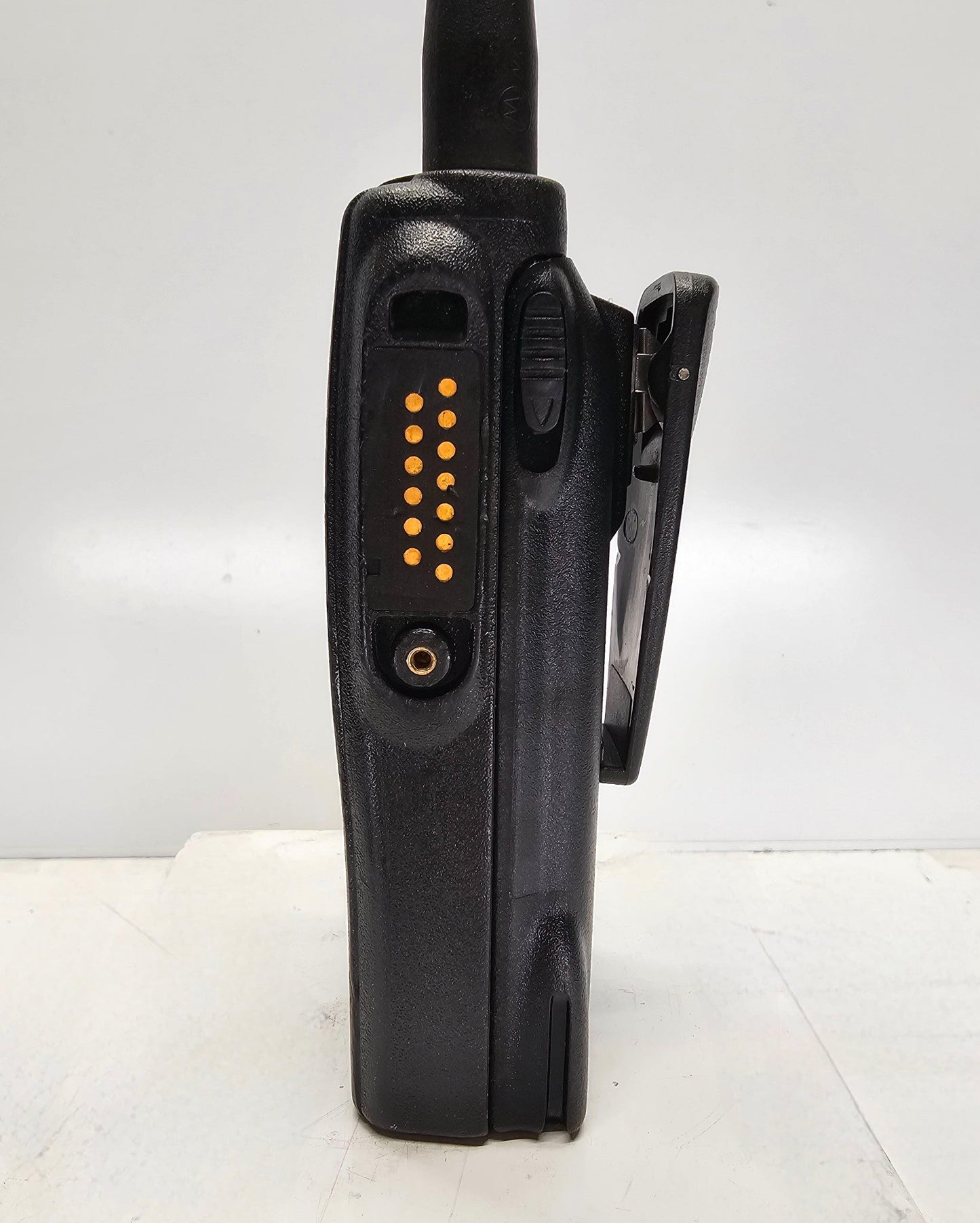 Motorola MTX9250 900 MHz 160 Channel 2.5 Watt Radio (Complete Kit)