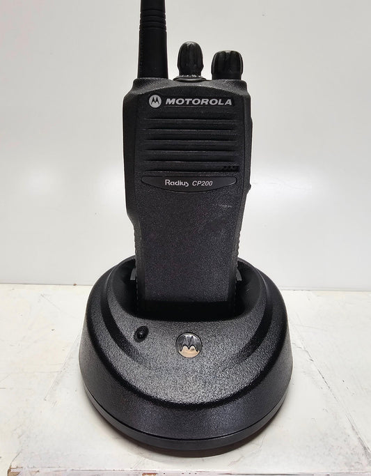 Motorola CP200 VHF 146-174 MHz 16 Channel 5 Watt (Complete Kit)