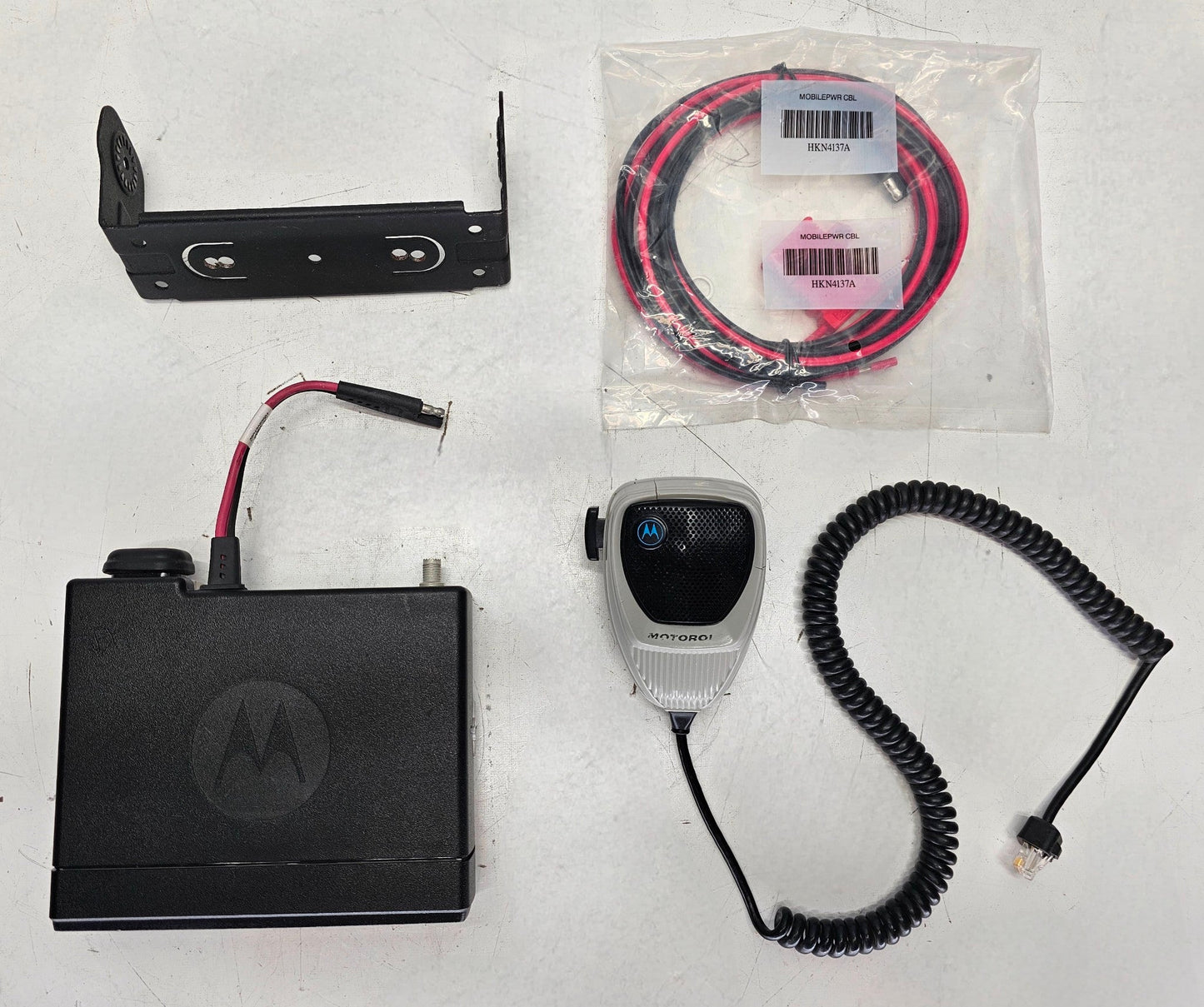 Motorola MOTOTRBO CM200D UHF 403-470 MHz 16 Channel 40 Watt (ANALOG)