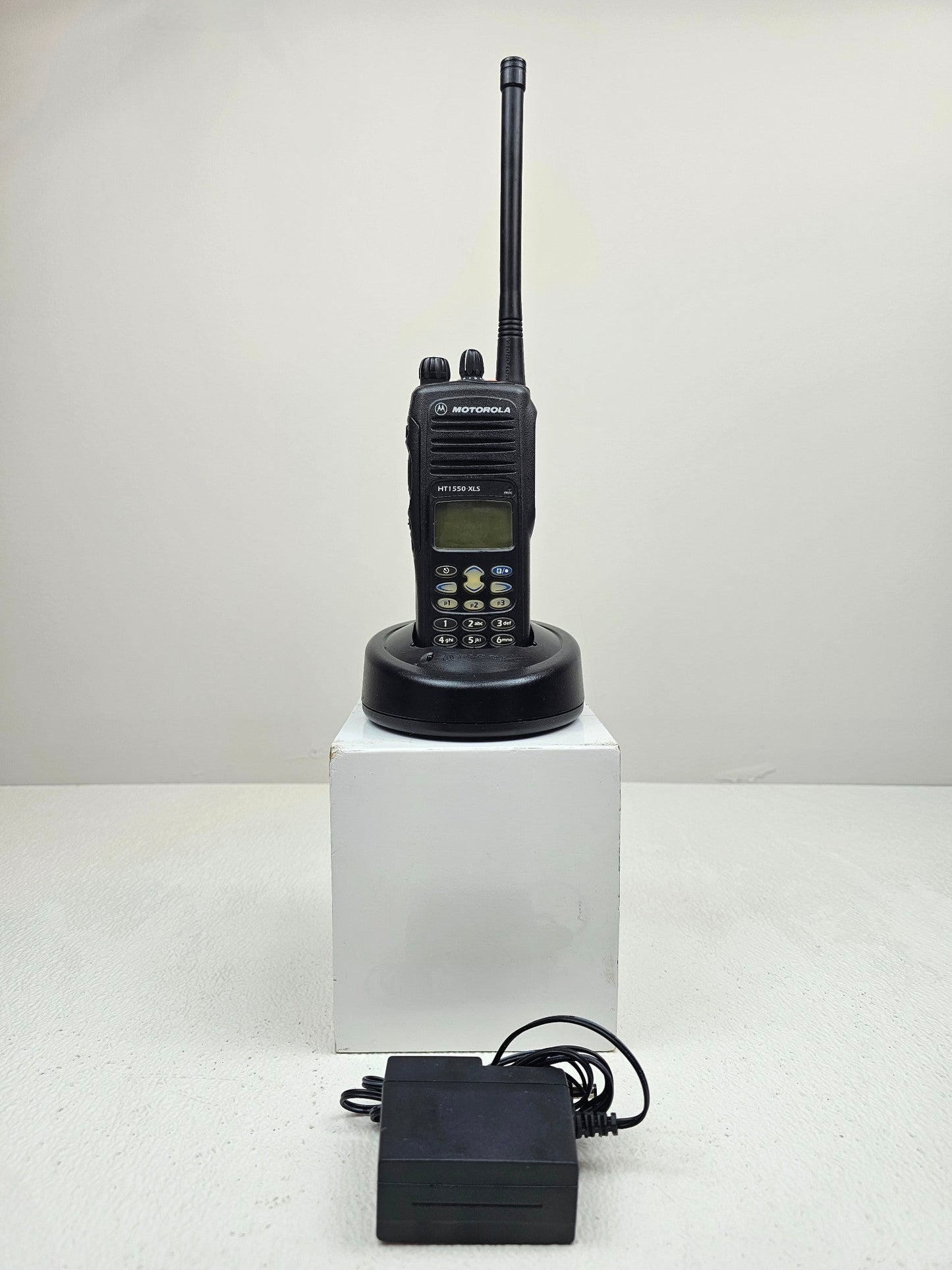 Motorola HT1550 XLS VHF 136-174 MHz 160 Channel 5 Watt FPP (Complete Kit)