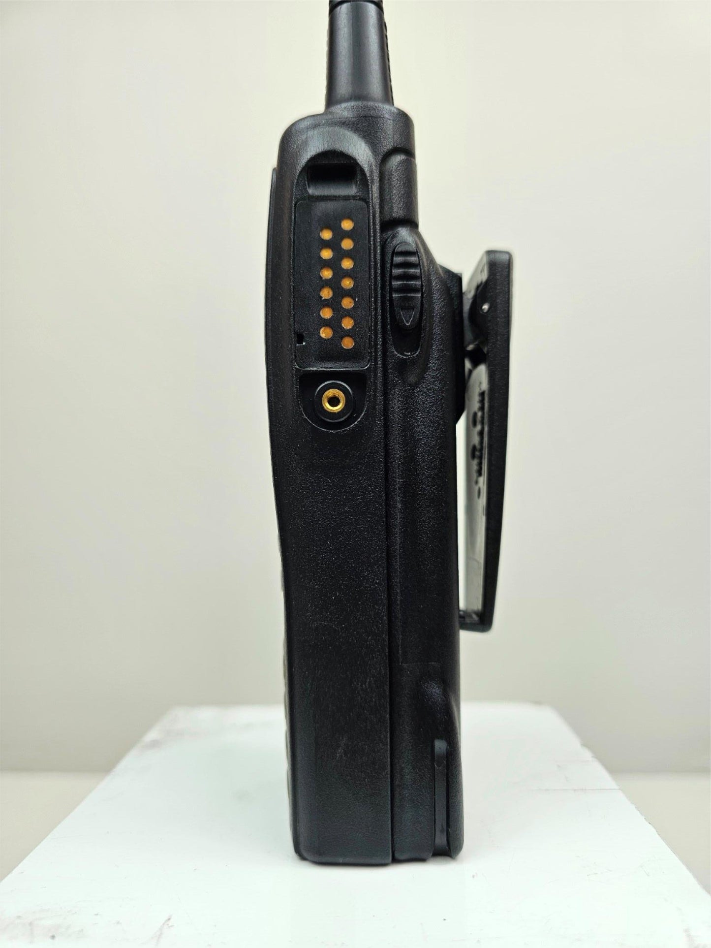 Motorola HT1550 XLS VHF 136-174 MHz 160 Channel 5 Watt FPP (Complete Kit)