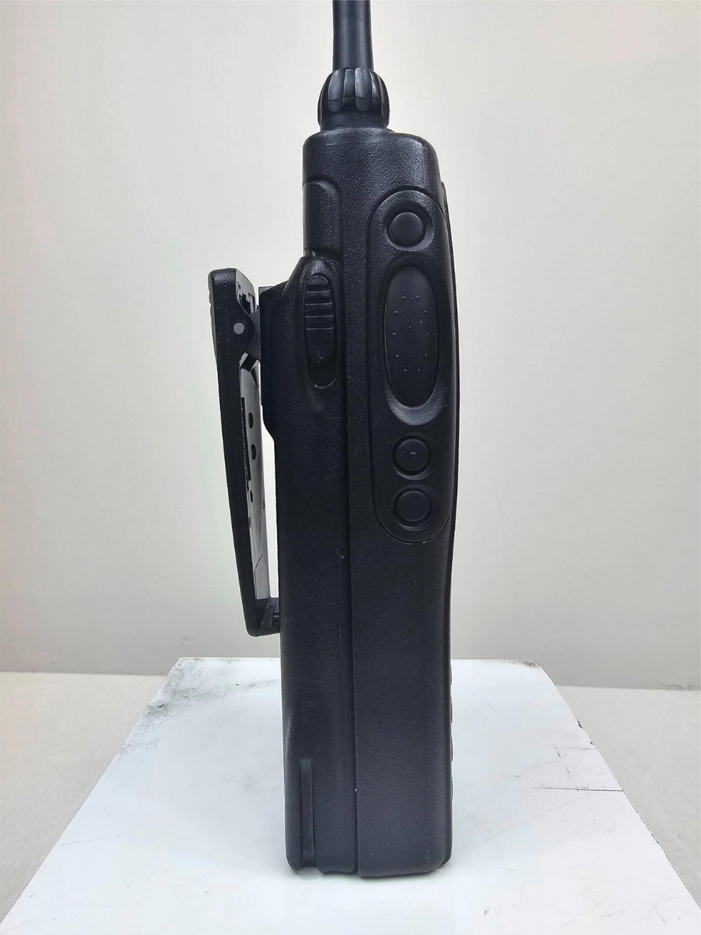 Motorola HT1550 XLS VHF 136-174 MHz 160 Channel 5 Watt FPP (Complete Kit)
