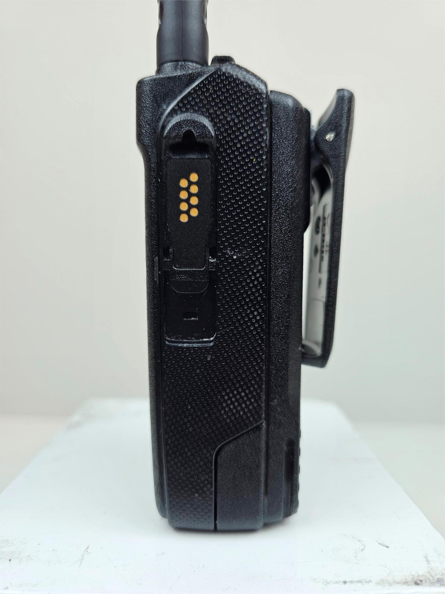 Motorola XPR3300e VHF 136-174 Mhz (AAH02JDC9VA1AN)