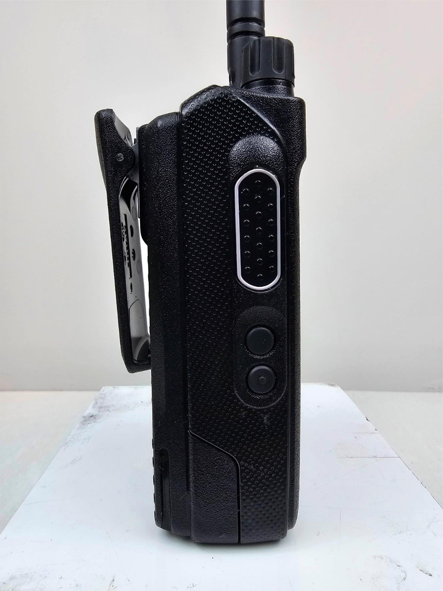 Motorola XPR3300e VHF 136-174 Mhz (AAH02JDC9VA1AN)