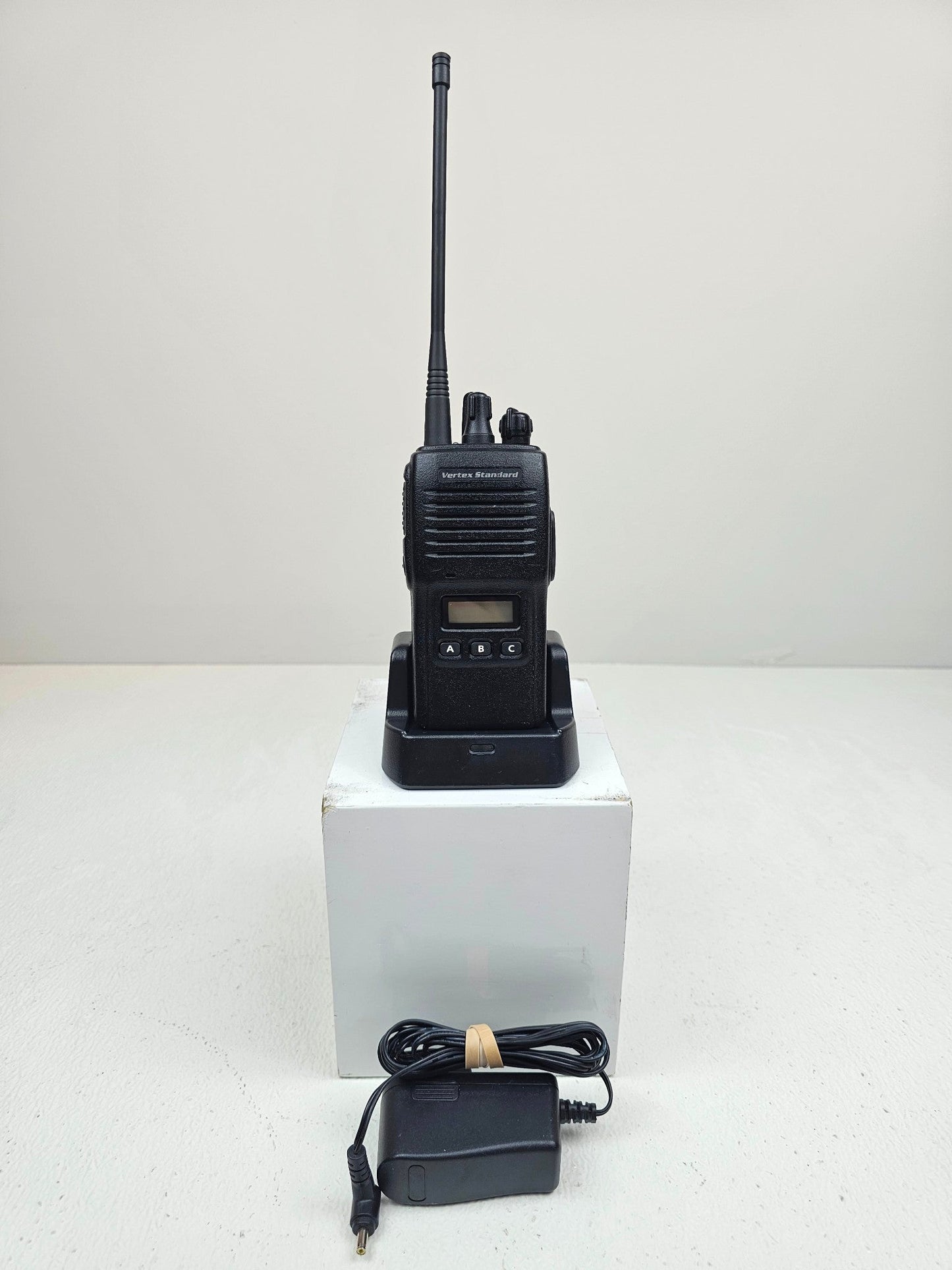 Vertex VX-180U UHF 450-485 MHz 16 Channel 5 Watt Portable Radio (Complete Kit)