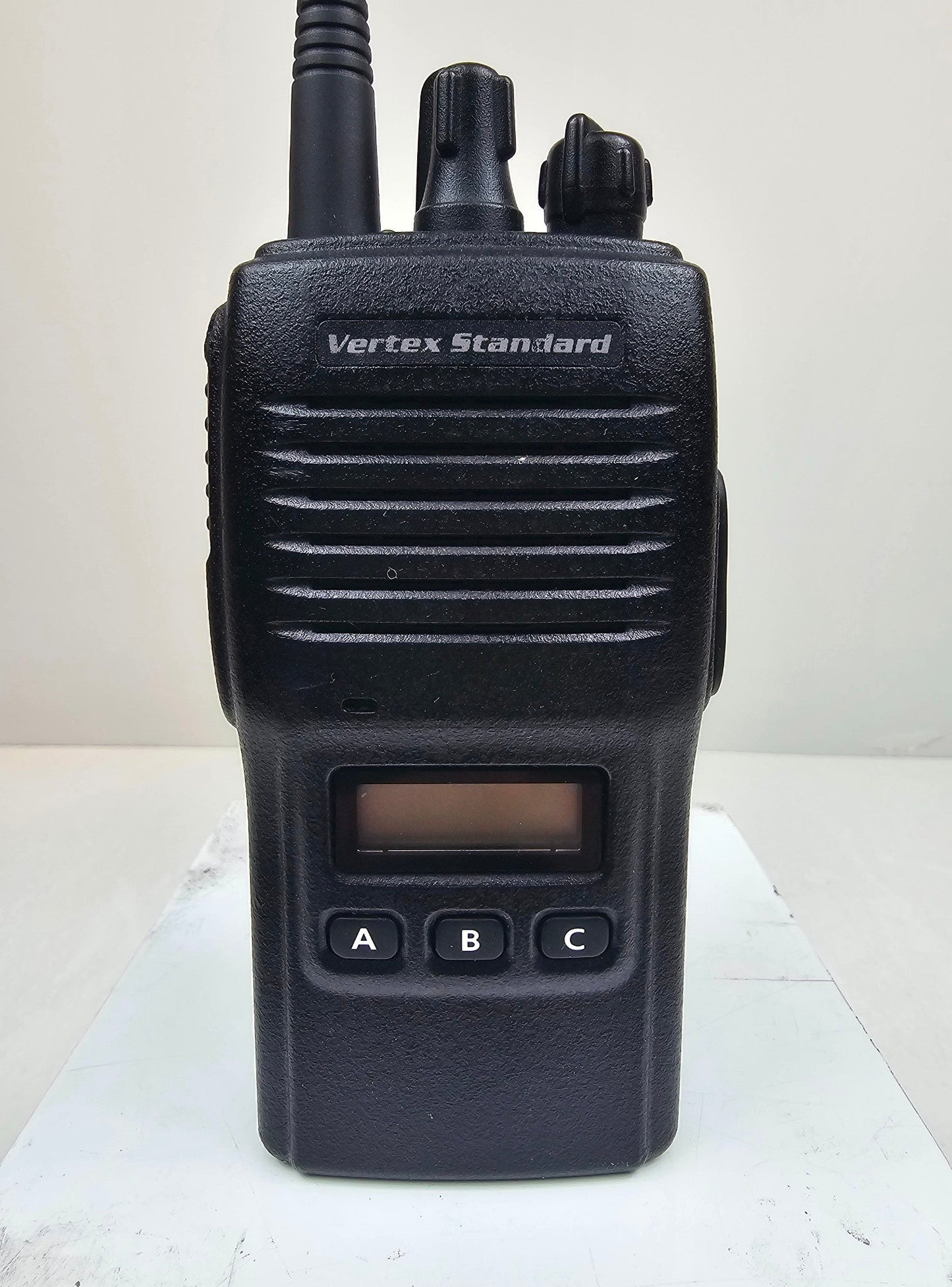 Vertex VX-180U UHF 450-485 MHz 16 Channel 5 Watt Portable Radio (Complete Kit)