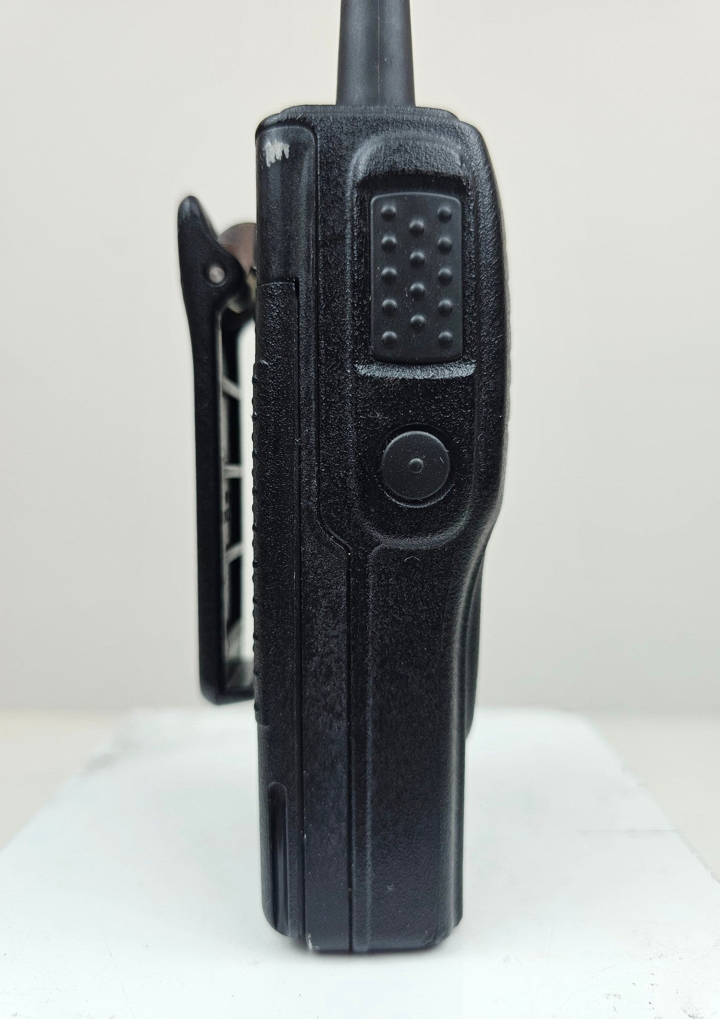Vertex VX-180U UHF 450-485 MHz 16 Channel 5 Watt Portable Radio (Complete Kit)
